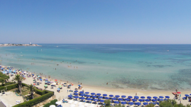 Fasano, tragedia a Torre Canne: uomo muore in spiaggia dopo aver accusato un malore