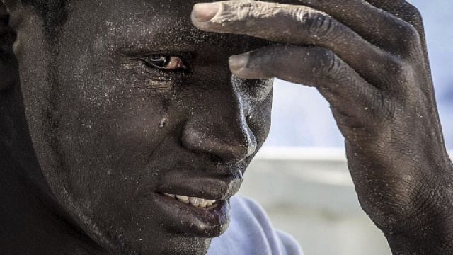 Sea Watch, parla un migrante: 'Carola &egrave; brava e Salvini ha parzialmente ragione'