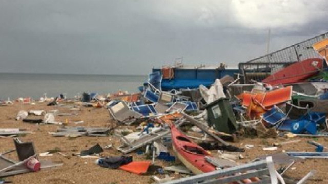 Maltempo: Marche devastate da pioggia e vento, distrutta la spiaggia di Numana.