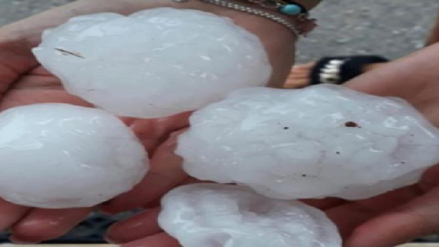 Pescara, violenta grandinata si abbatte sul capoluogo adriatico: diciotto persone in ospedale ferite