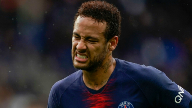 Psg, caso Neymar: Leonardo apre alla cessione
