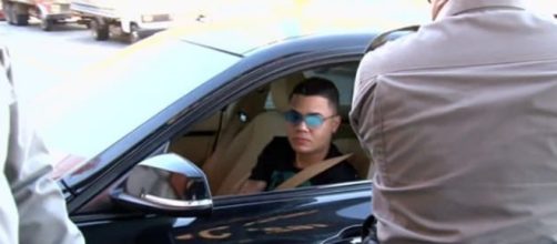 Segundo agentes, cantor n&atilde;o teria Carteira Nacional de Habilita&ccedil;&atilde;o. (Reprodu&ccedil;&atilde;o/ TV Anhanguera)