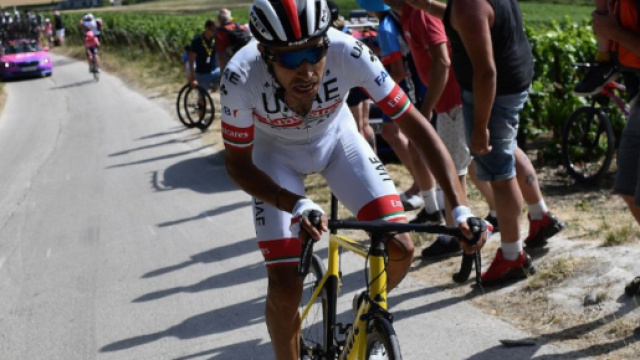 Fabio Aru con la bici del servizio neutro Mavic