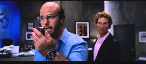 Tom Cruise teve que raspar o cabelo por um papel em "Trov&atilde;o Tropical". (Reprodu&ccedil;&atilde;o)