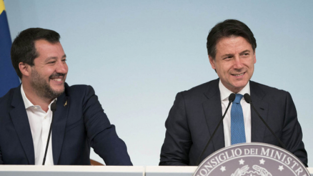 Matteo Salvini e Giuseppe Conte i pi&ugrave; amati dagli italiani