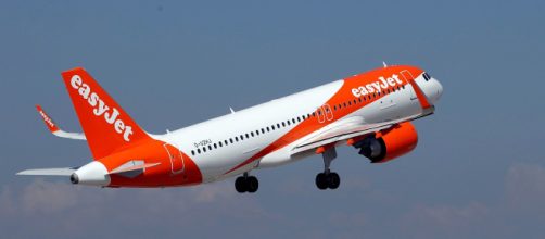 Easyjet contesta a una clienta que escribe en catal&aacute;n y se hace viral
