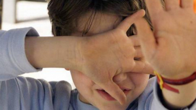 Milano, condannata madre 27enne: bruci&ograve; il figlio col ferro da stiro per punirlo | foto - gds.it