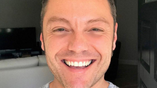 Tiziano Ferro, su Vanity Fair i retroscena delle nozze: la proposta, i due riti e i figli.