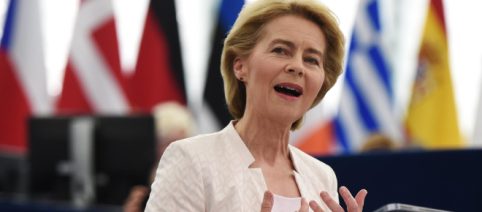 Ursula Von der Leyen all'Europarlamento: 'Bisogna salvare le persone in mare'