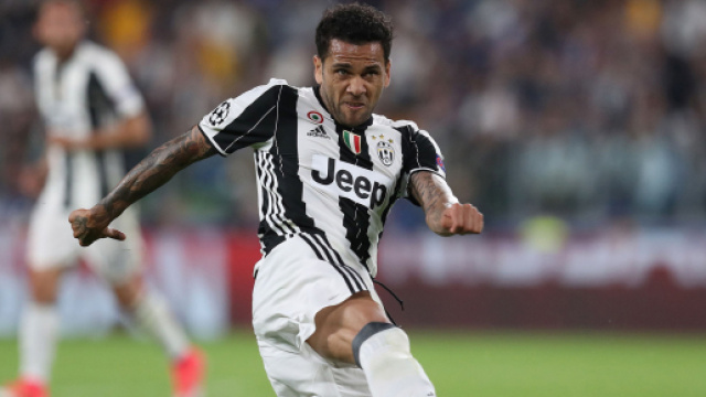 Calciomercato Juventus: Dani Alves si propone