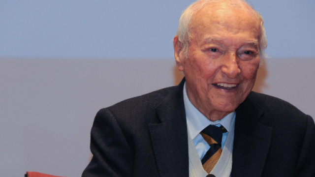 Piero Angela: una sciocchezza negare lo sbarco sulla Luna - strettoweb.com