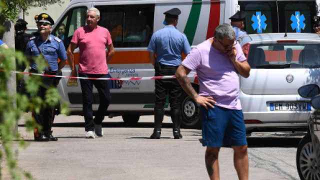 A San Gennaro Vesuviano un padre ha ucciso la figlia di 16 mesi lanciandola dal balcone e si &egrave; poi buttato sopravvivendo