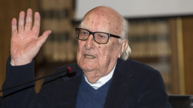 Roma, &egrave; morto Andrea Camilleri, il 'pap&agrave;' del commissario Montalbano