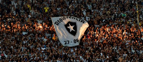 D&iacute;vidas do Botafogo preocupam dirigentes e torcida. (Arquivo Blasting News)