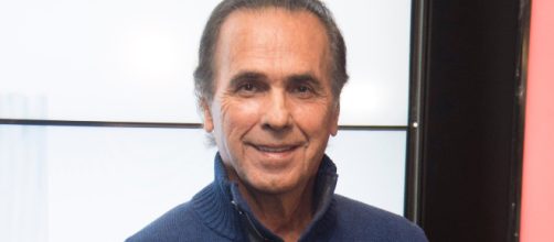 El padre de Mal&uacute; advierte a Rivera, tiene que pedirle la mano de la cantante