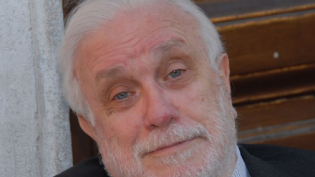 Addio a Luciano De Cresenzo, attore, scrittore, sceneggiatore e raffinato filosofo