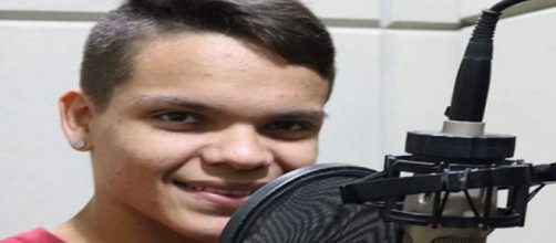 &ldquo;Gordinho da risada&rdquo; retorna &agrave;s redes sociais como MC Risadinha. (Divulga&ccedil;&atilde;o/Instagram/riad.alves)