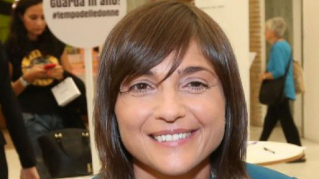 Debora Serracchiani minaccia querela contro il M5S