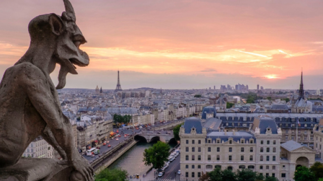 Esce oggi il nuovo libro di Ken Follett su Notre-Dame de Paris