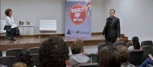 Cena de novela 'Top&iacute;ssima' traz alerta contra riscos do v&iacute;cio em games. (Reprodu&ccedil;&atilde;o/Record TV)