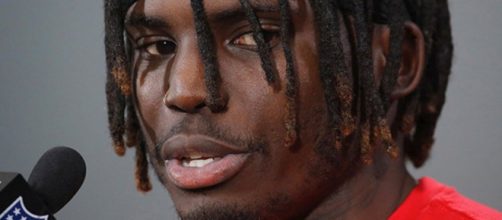 Reporter thinks Tyreek Hill should have been suspended. [Image via Kansas City Star/YouTube}