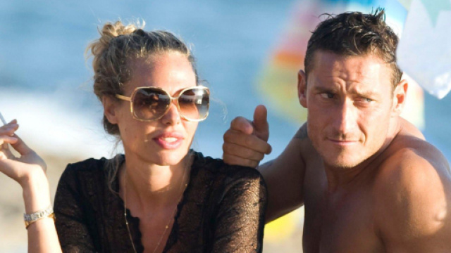 Ilary Blasi e Francesco Totti protagonisti di una sitcom