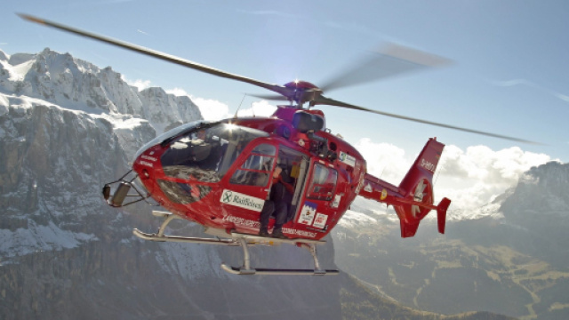 Alto Adige, auto cade per centinaia di metri in un dirupo: muoiono 2 giovani donne