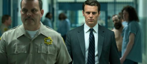 A s&eacute;rie 'Mindhunter' mostra a rotina dos agentes Holden (Jonathan Groff) e Bill (Holt McCallany), do FBI, nos anos 1970. (Arquivo Blasting News)