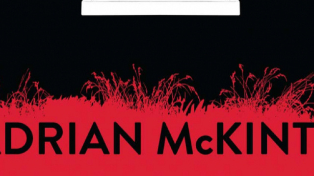 Una spietata catena di rapimenti al centro di The Chain, nuovo romanzo di Adrian McKinty