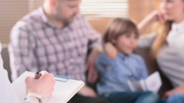 Trento, bimbo autistico di 11 anni rifiutato da famiglia