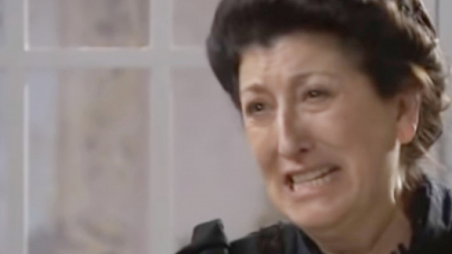 Una Vita, trame: Ursula tenta il suicidio dopo aver minacciato Leonor