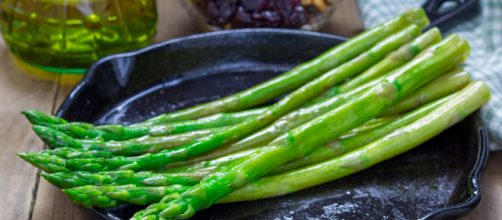 Esp&aacute;rragos salteados al ajo es una buena forma de comerlos