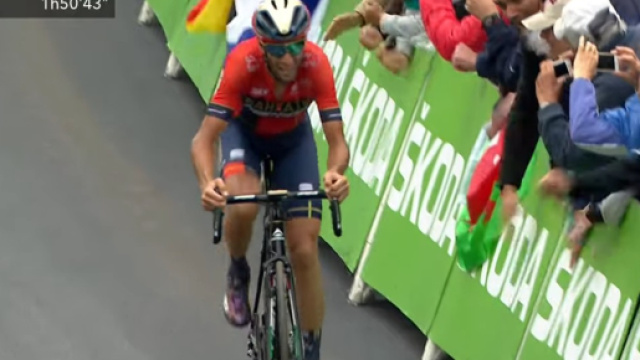 Tour de France, Vincenzo Nibali ha scritto il suo nome sulla salita di Val Thorens vincendo l'ultima tappa di montagna.