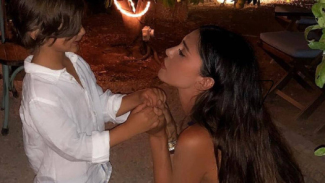 Santiago, figlio di Belen, fa il 'mini-guru' e stupisce il web: 'Dio ci ha creati, ci ama'