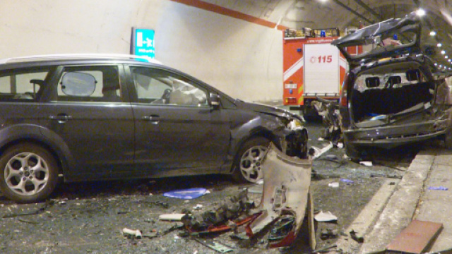 Foggia, schianto in galleria a Mattinata sulla strada per il mare: morti padre e sua figlia di sette mesi