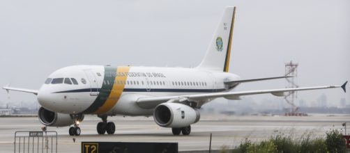 Foto do Jornal El Pa&iacute;s revela o conte&uacute;do da mala do Sargento. (Arquivo Blasting News)