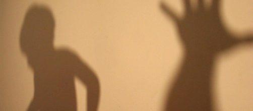 Una ni&ntilde;a de once a&ntilde;os describe los malos tratos recibidos por su madre a diario