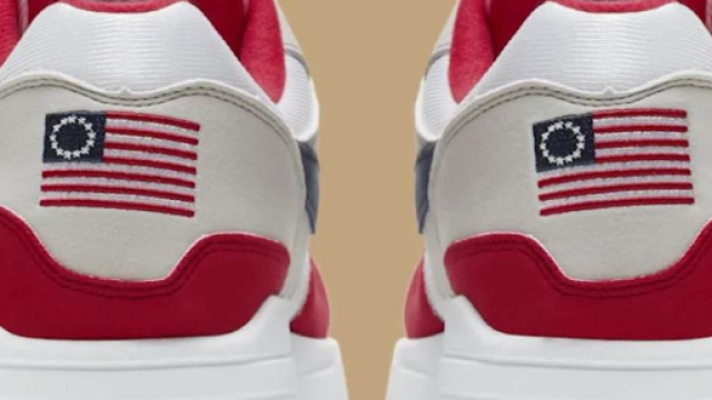 La Nike ritira le Air Max 1 4th of July: sono offensive
