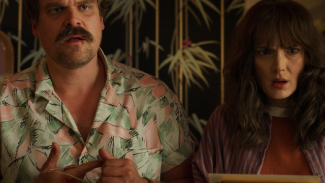Stranger Thing 3 anticipazioni: Joyce e Hopper ancora uniti contro il sottosopra