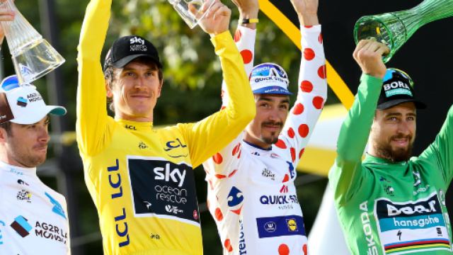 Tour de France, i vincitori delle maglie sul podio dei Campi Elisi