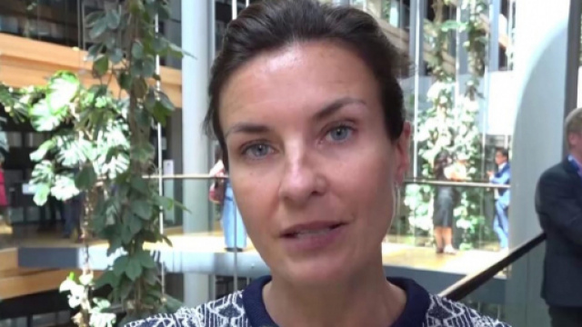 Alessandra Moretti esulta per David Sassoli