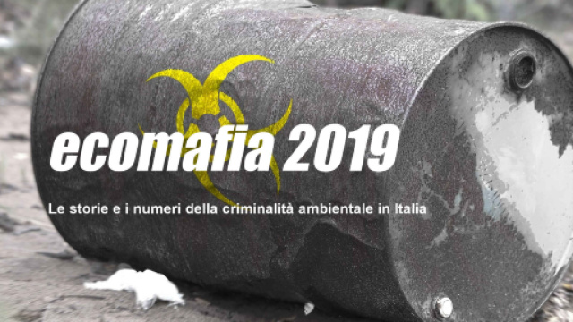 La slide principale del Rapporto Ecomafie presentato oggi da Legambiente
