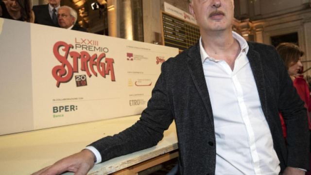 Premio Strega: Antonio Scurati vince con "M. Il figlio del secolo ... - mediaset.it