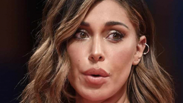 Belen Rodriguez mostra le curve su Instagram, alcuni protestano: 'Basta, siamo stufi'.
