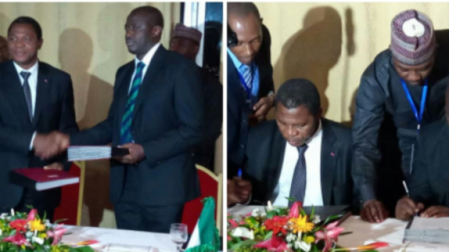 Le ministre de l'Administration territoriale Paul Atanga Nji et le repr&eacute;sentant du Nig&eacute;ria &copy; Odile Pahai