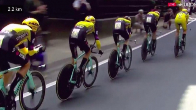 La Jumbo Visma impegnata nella cronosquadre di Bruxelles