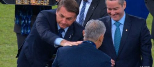 Tite evita Bolsonaro em cerim&ocirc;nia da Copa Am&eacute;rica 2019. (Reprodu&ccedil;&atilde;o/TV Globo)