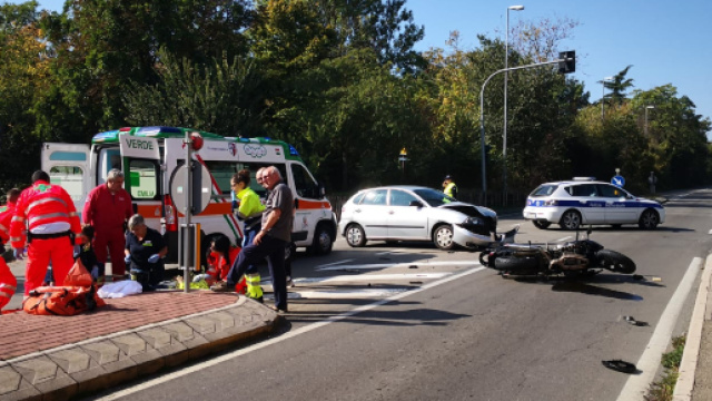 Calabria, grave incidente stradale: perde la vita un 24enne.