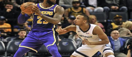 Avery Bradley comes to the Lakers. [Image source: verified account /Twitter)