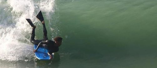 Jovem era instrutor de surf. (Reprodu&ccedil;&atilde;o/Arquivo pessoal)